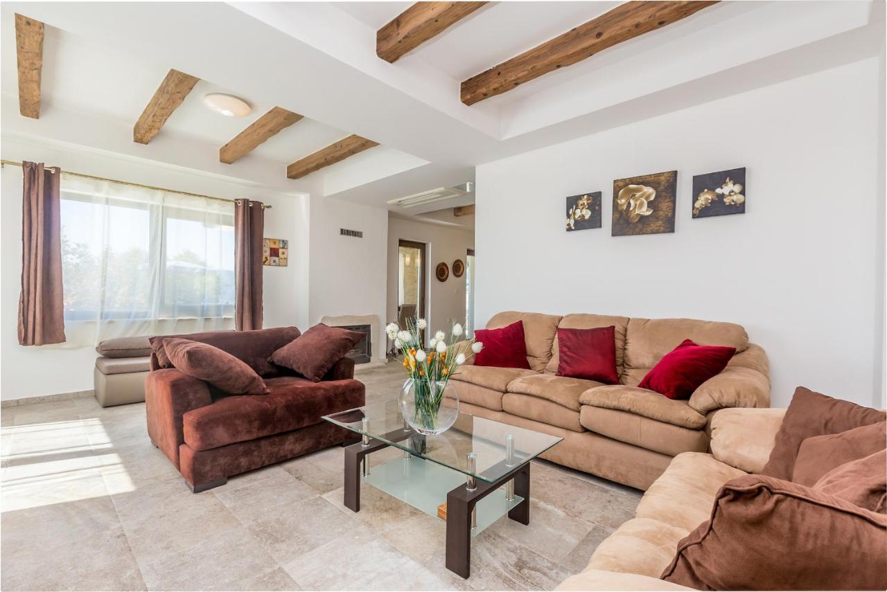 Villa Lurda Linardici Krk 外观 照片